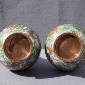 A pair of Chinese cloisonné bottle vases, 19th C. — 照片 9