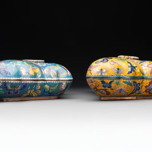 A pair of Chinese cloisonné butterfly-form boxes and covers with jade plaques, 20th C. — foto 7