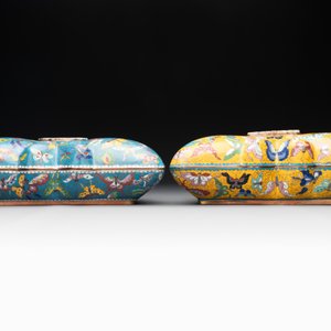 A pair of Chinese cloisonné butterfly-form boxes and covers with jade plaques, 20th C. — foto 8