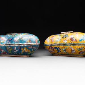 A pair of Chinese cloisonné butterfly-form boxes and covers with jade plaques, 20th C. — foto 9