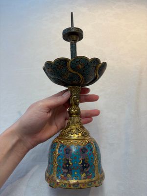 A pair of Chinese cloisonné candle holders, 19th C. — 照片 1