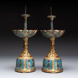 A pair of Chinese cloisonné candle holders, 19th C. — 照片 3
