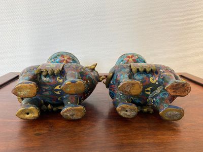 A pair of Chinese cloisonné candlesticks in the shape of pixiu, Qing — photo 5