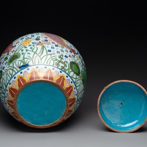 A pair of Chinese cloisonné 'carps' vases and covers, Republic — foto 7