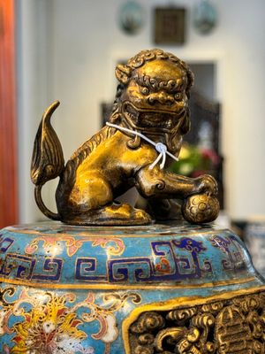 A pair of Chinese cloisonné censers with covers and stands, 19/20th C. — photo 13