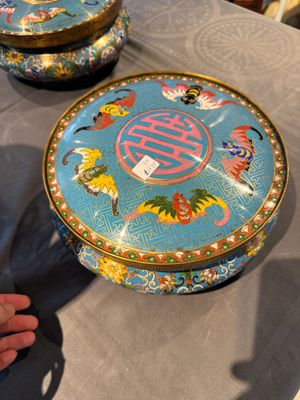 A pair of Chinese cloisonné censers with covers and stands, 19/20th C. — photo 21