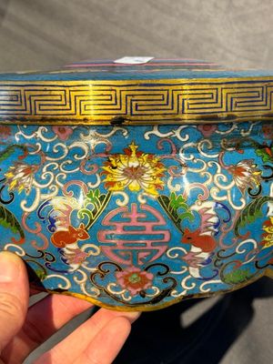 A pair of Chinese cloisonné censers with covers and stands, 19/20th C. — photo 22