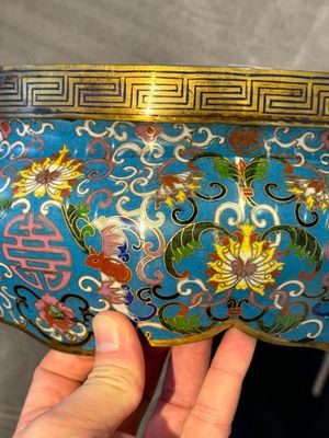 A pair of Chinese cloisonné censers with covers and stands, 19/20th C. — photo 23