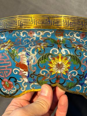 A pair of Chinese cloisonné censers with covers and stands, 19/20th C. — photo 25