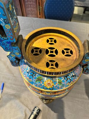 A pair of Chinese cloisonné censers with covers and stands, 19/20th C. — photo 30