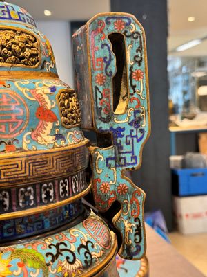 A pair of Chinese cloisonné censers with covers and stands, 19/20th C. — photo 10