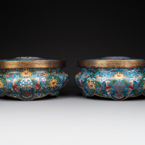 A pair of Chinese cloisonné censers with covers and stands, 19/20th C. — photo 15