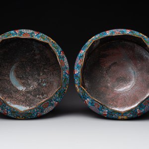A pair of Chinese cloisonné censers with covers and stands, 19/20th C. — photo 18