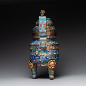 A pair of Chinese cloisonné censers with covers and stands, 19/20th C. — photo 9