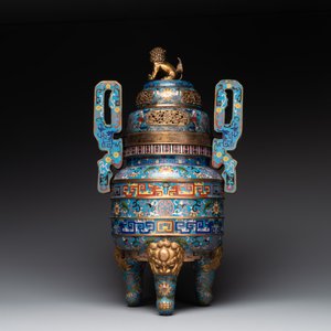 A pair of Chinese cloisonné censers with covers and stands, 19/20th C. — photo 10