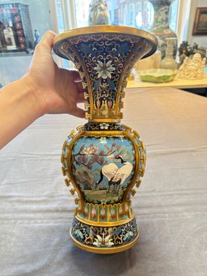 A pair of Chinese cloisonné 'cranes' vases, Republic — 照片 1