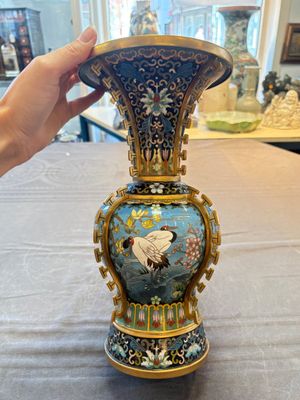 A pair of Chinese cloisonné 'cranes' vases, Republic — 照片 2
