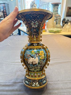A pair of Chinese cloisonné 'cranes' vases, Republic — 照片 3