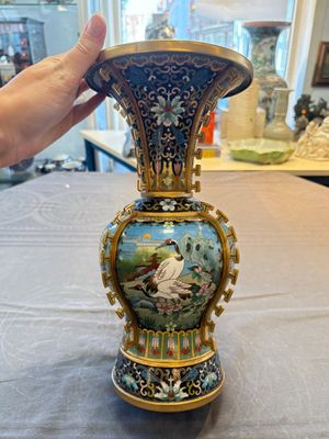 A pair of Chinese cloisonné 'cranes' vases, Republic — 照片 4