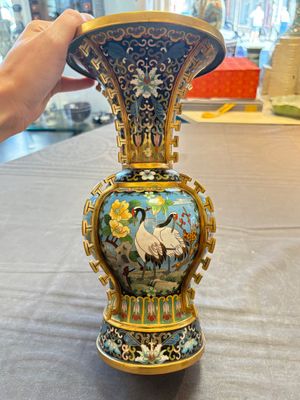 A pair of Chinese cloisonné 'cranes' vases, Republic — 照片 7