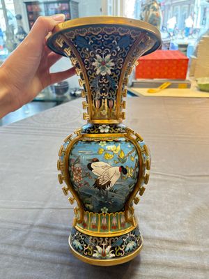 A pair of Chinese cloisonné 'cranes' vases, Republic — 照片 8
