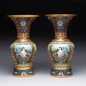 A pair of Chinese cloisonné 'cranes' vases, Republic — 照片 2