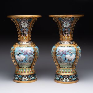 A pair of Chinese cloisonné 'cranes' vases, Republic — 照片 3