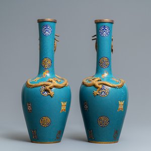 A pair of Chinese cloisonné 'dragon' vases, 19th C. — 照片 3
