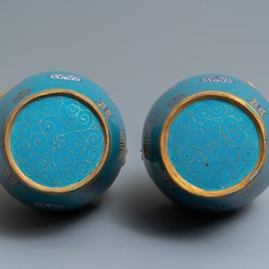 A pair of Chinese cloisonné 'dragon' vases, 19th C. — 照片 6