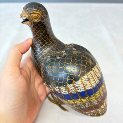 A pair of Chinese cloisonné enamel quail-form incense burners and covers — foto 19