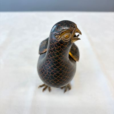 A pair of Chinese cloisonné enamel quail-form incense burners and covers — foto 21
