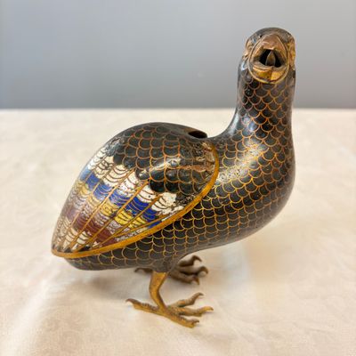 A pair of Chinese cloisonné enamel quail-form incense burners and covers — foto 2