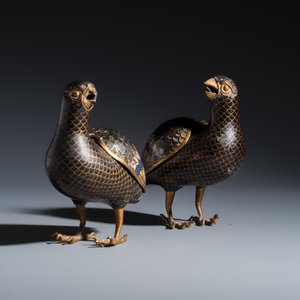 A pair of Chinese cloisonné enamel quail-form incense burners and covers — foto 1