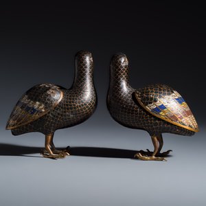 A pair of Chinese cloisonné enamel quail-form incense burners and covers — foto 3