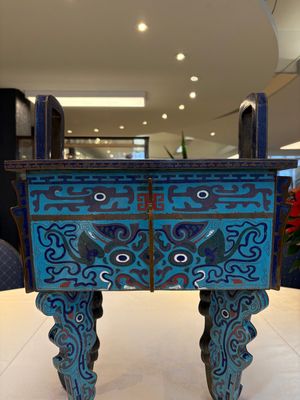A pair of Chinese cloisonné 'Fangding' censers and covers with Taotie design on carved wooden stands, 19th C. — photo 8