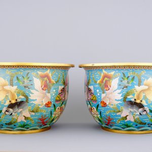 A pair of Chinese cloisonne fish bowls, 19/20th C. — photo 3