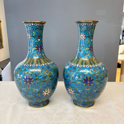 A pair of Chinese cloisonné 'Lotus Scroll' bottle vases — photo 4
