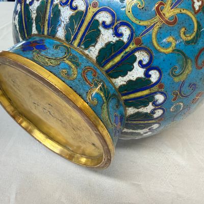 A pair of Chinese cloisonné 'Lotus Scroll' bottle vases — photo 28