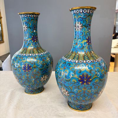 A pair of Chinese cloisonné 'Lotus Scroll' bottle vases — photo 1