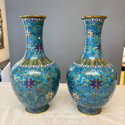 A pair of Chinese cloisonné 'Lotus Scroll' bottle vases — photo 2