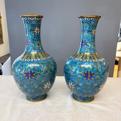 A pair of Chinese cloisonné 'Lotus Scroll' bottle vases — photo 3