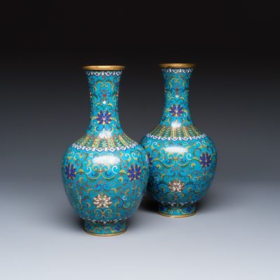 A pair of Chinese cloisonné 'Lotus Scroll' bottle vases, 18/19th C.