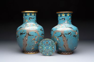 A pair of Chinese cloisonné 'Magpies' vases and a 'Lotus Scroll' plaque, 19th C.