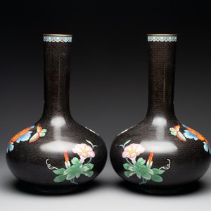 A pair of Chinese cloisonné 'peonies' vases and a pair of jardinières with precious stone chrysanthemums, 20th C. — foto 4
