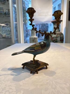 A pair of Chinese cloisonné pigeons mounted as candelabras, 19th C. — photo 1