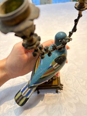 A pair of Chinese cloisonné pigeons mounted as candelabras, 19th C. — photo 7