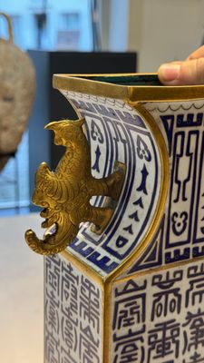 A pair of Chinese cloisonné rectangular ‘Shou’ vases, Republic — photo 12