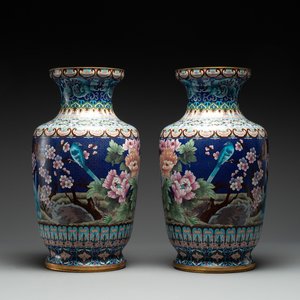 A pair of Chinese cloisonné vases with birds among flowering branches, 20th C. — photo 1