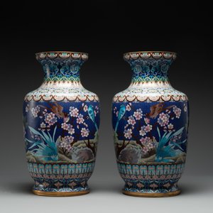 A pair of Chinese cloisonné vases with birds among flowering branches, 20th C. — photo 2