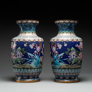 A pair of Chinese cloisonné vases with birds among flowering branches, 20th C. — photo 3